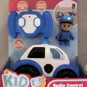 Kid Connection Radio Control Police Car with Figure – 2.4GHz RC